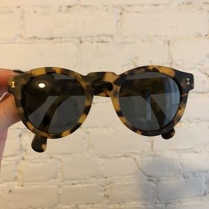 ILLESTEVA LEONARD ROUND SUNGLASSES
